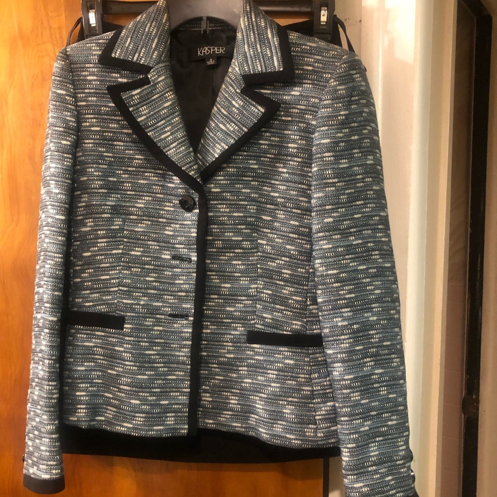 Kasper skirt suit